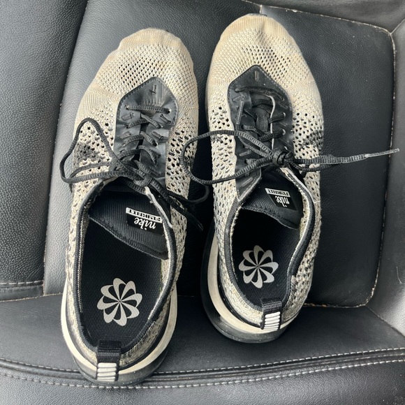 Nike Flyknit Running Shoes - Picture 2 of 5